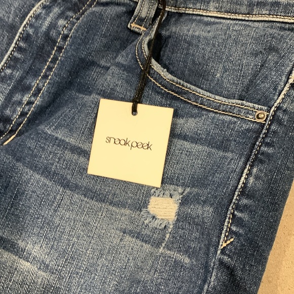 Sneak peek Flare Jeans - Picture 5 of 8